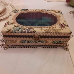 Vintage jewelry music box